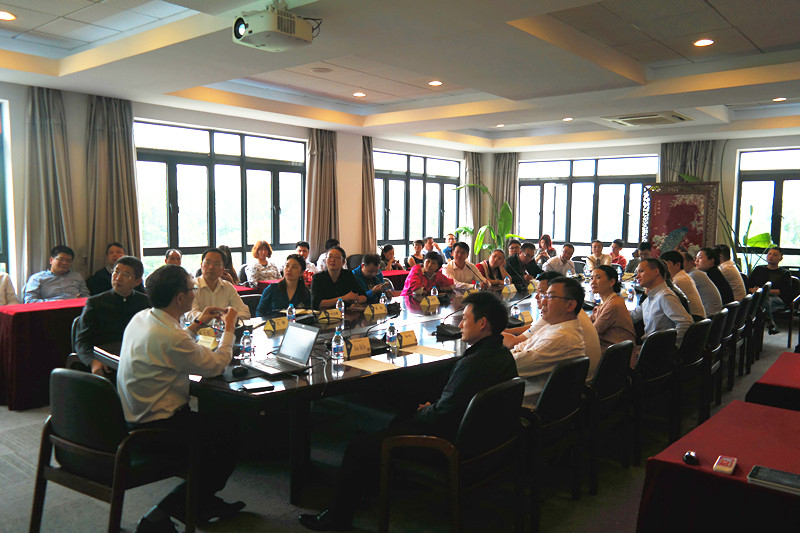 学员听取黄有方校长讲座