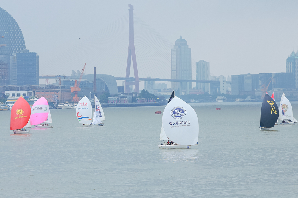 学校帆船队参加中国航海日上海主题活动