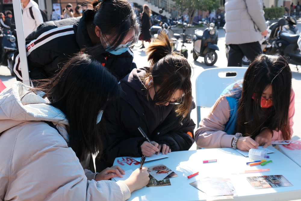 学校学子参与国际志愿者日宣传活动