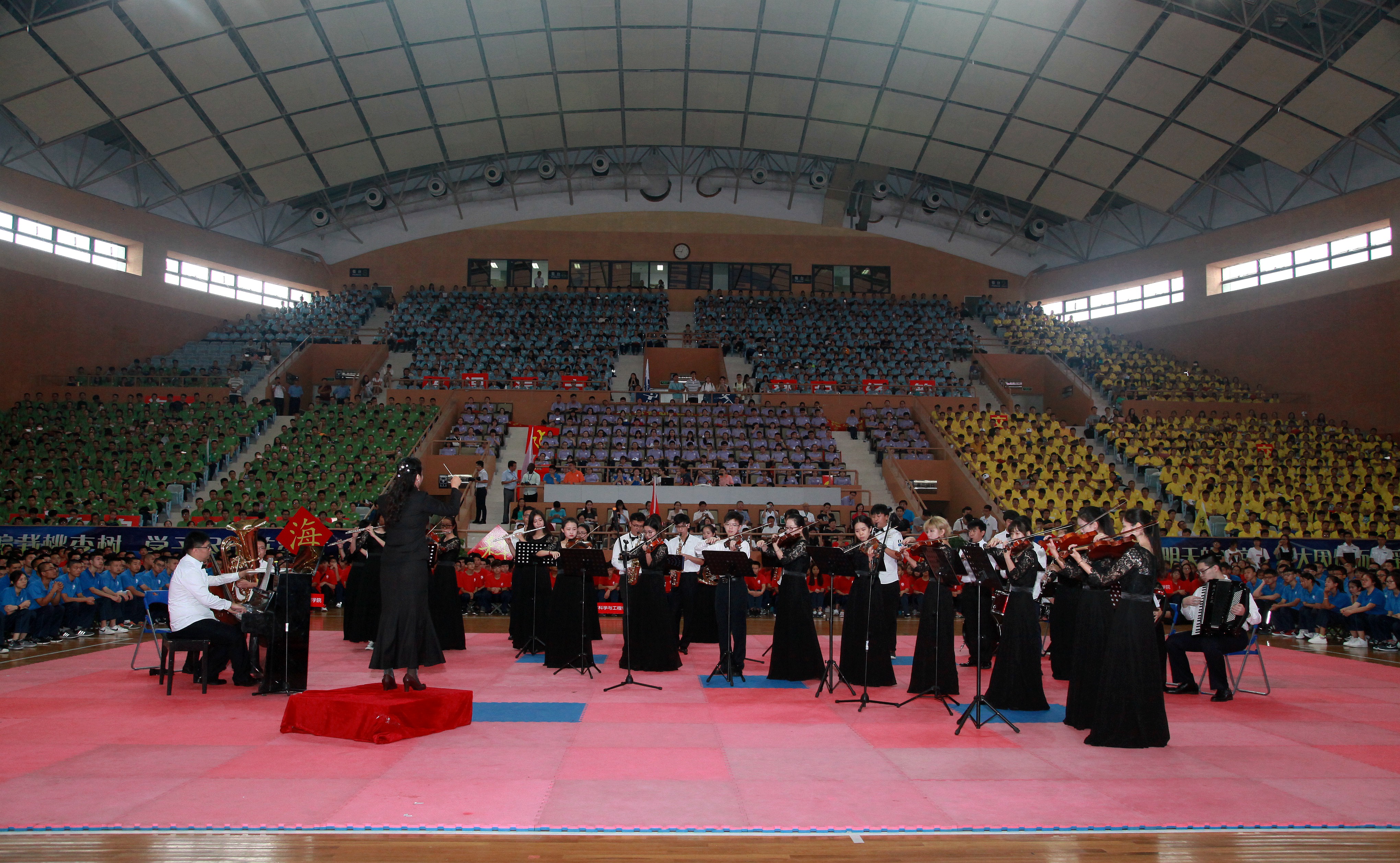 金永兴书记慰问迎新工作人员