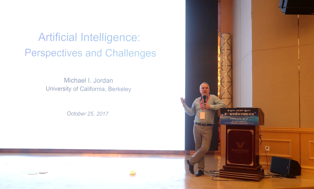 迈克尔•乔丹教授在大会上作主题报告