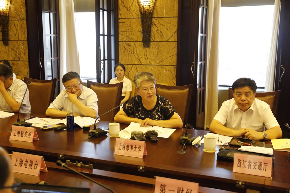 门妍萍副书记参加座谈会并讲话