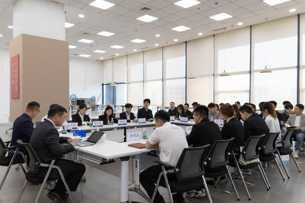 青年师生座谈会现场
