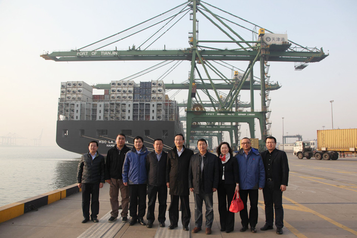 参观天津港太平洋国际集装箱码头