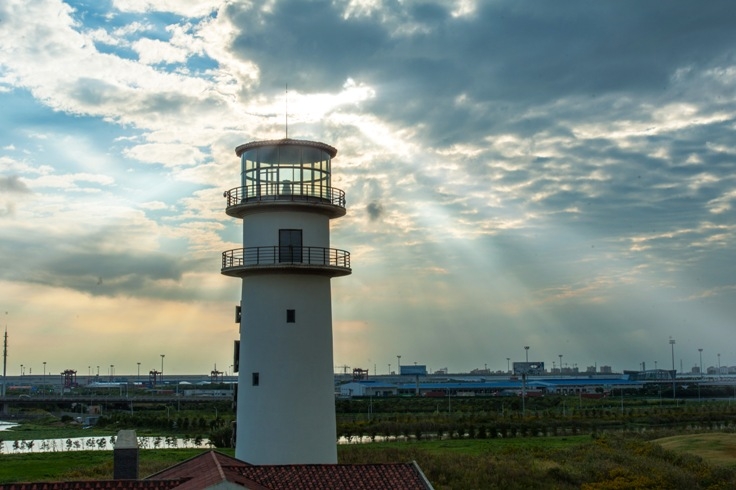 灯塔指引攻关的航线