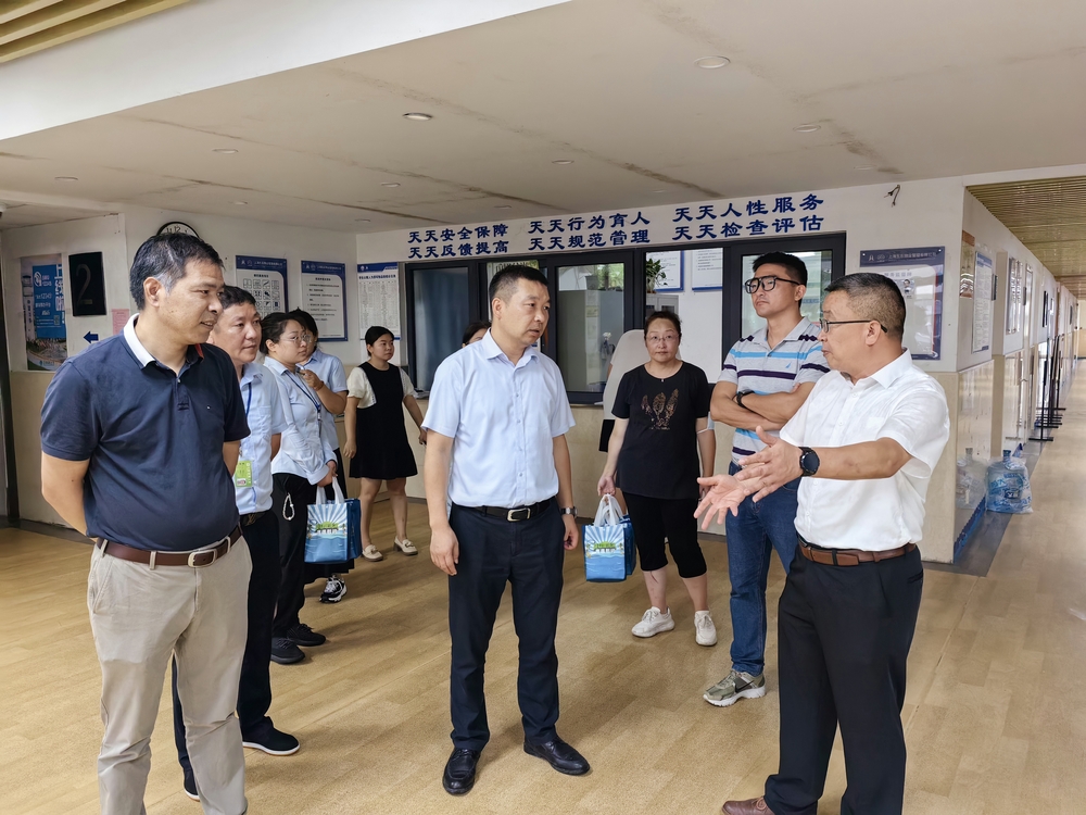 20240728010521869500.jpg 检查学生宿舍