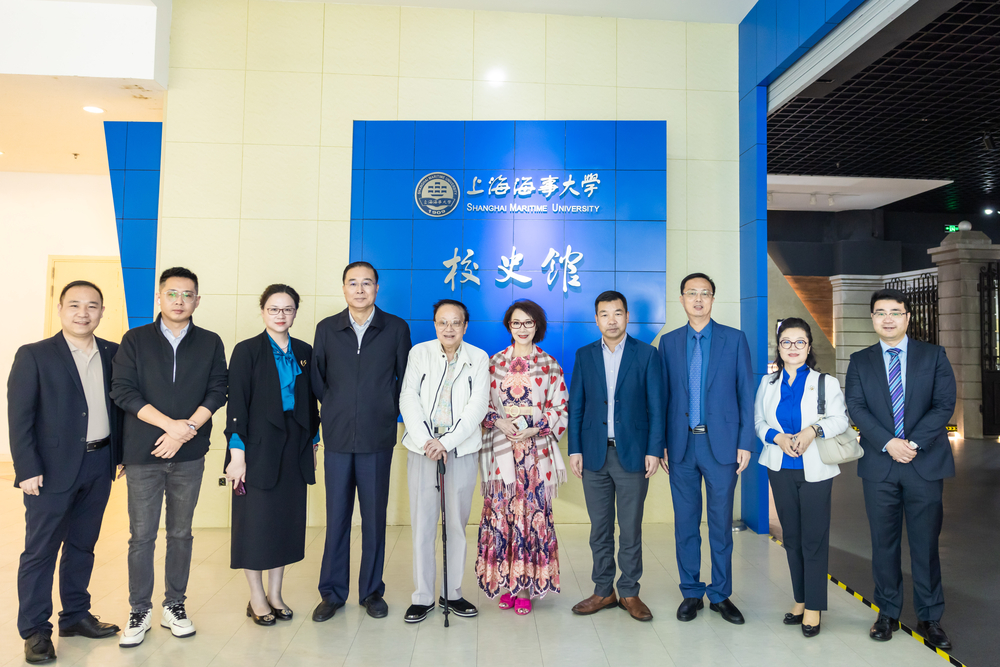 20240429130708697200.jpg 参观校史馆