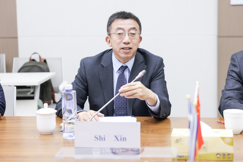 施欣副校长介绍学校情况