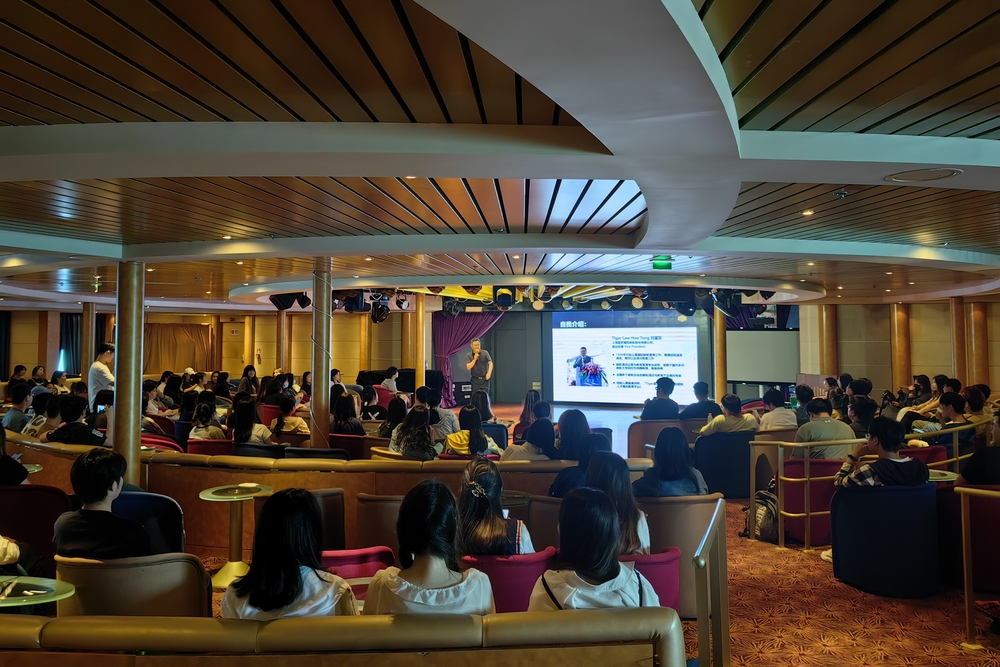 20230628040252647000.jpg “蓝梦之星”号邮轮专家讲授港口和船舶知识