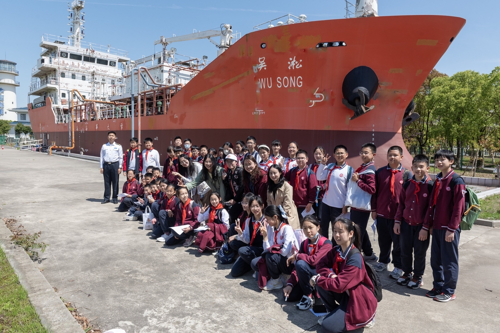 20240429134949251700.jpg 参观“吴淞”号组合式模拟液货船
