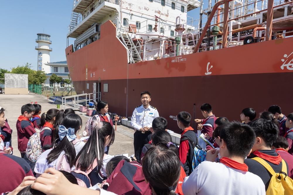 20240429134949105300.jpg 参观“吴淞”号组合式模拟液货船