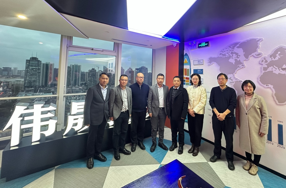20250307084718805200.jpg 上海伟晟控股集团合影