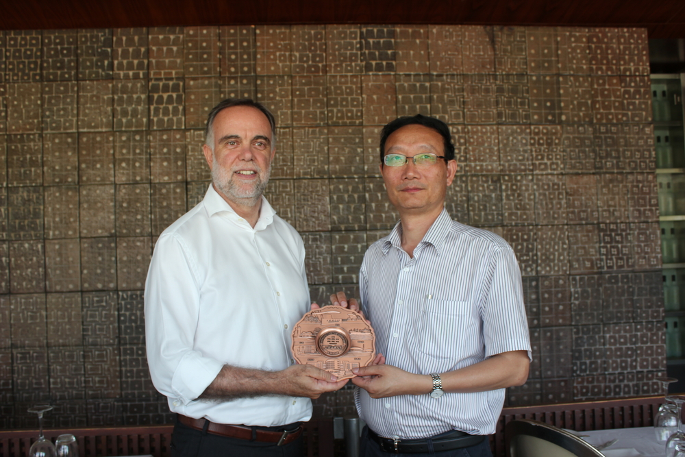 黄有方校长与爱琴大学校长Stefanos Gritzalis 