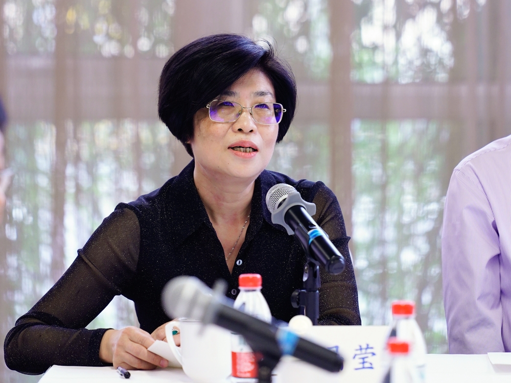 校外法学专家代表华东政法大学副校长陈晶莹发言 校外法学专家代表华东政法大学副校长陈晶莹发言