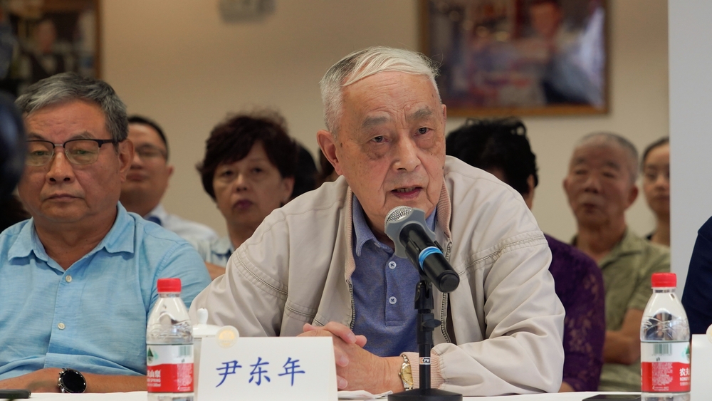 同事代表尹东年教授发言 同事代表尹东年教授发言