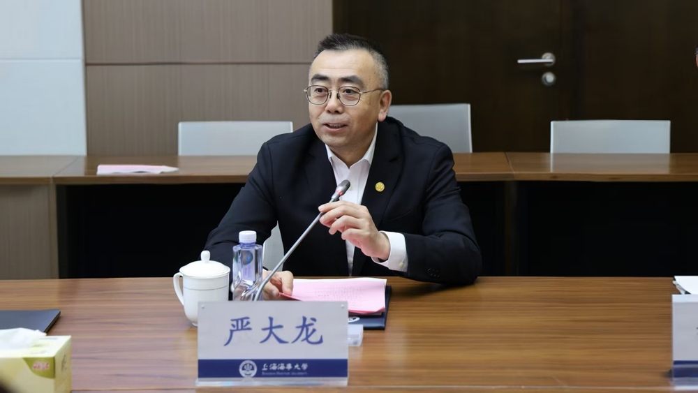 严大龙主持调研