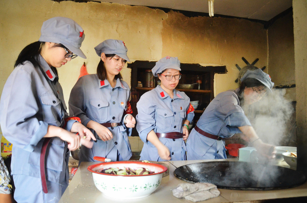 老乡家里体验生活