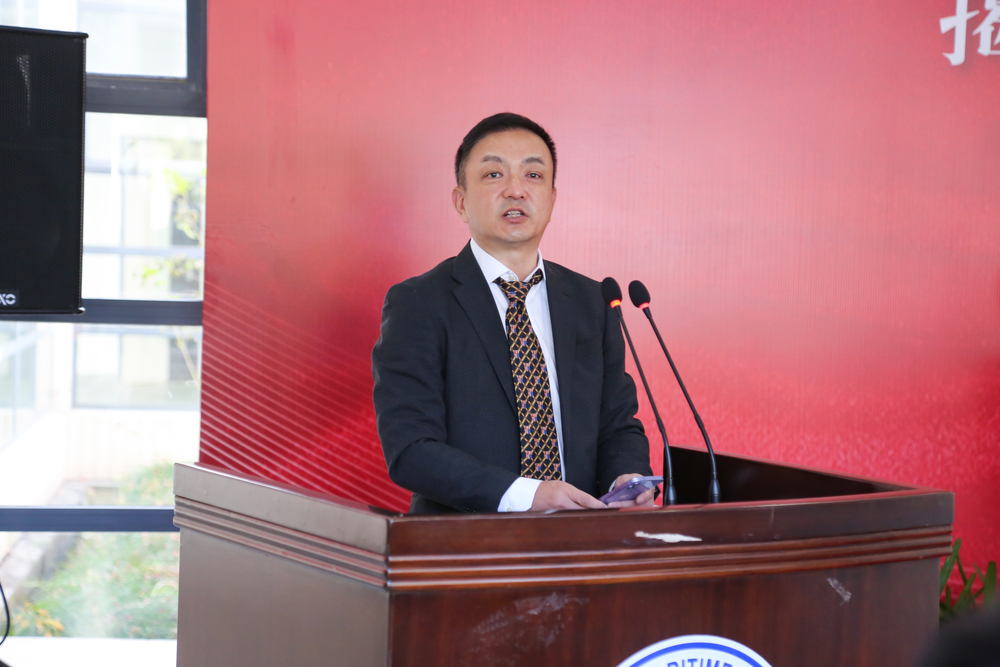 20230109081324493900.jpg 捐赠代表、国际经济法1985级校友李杰发言