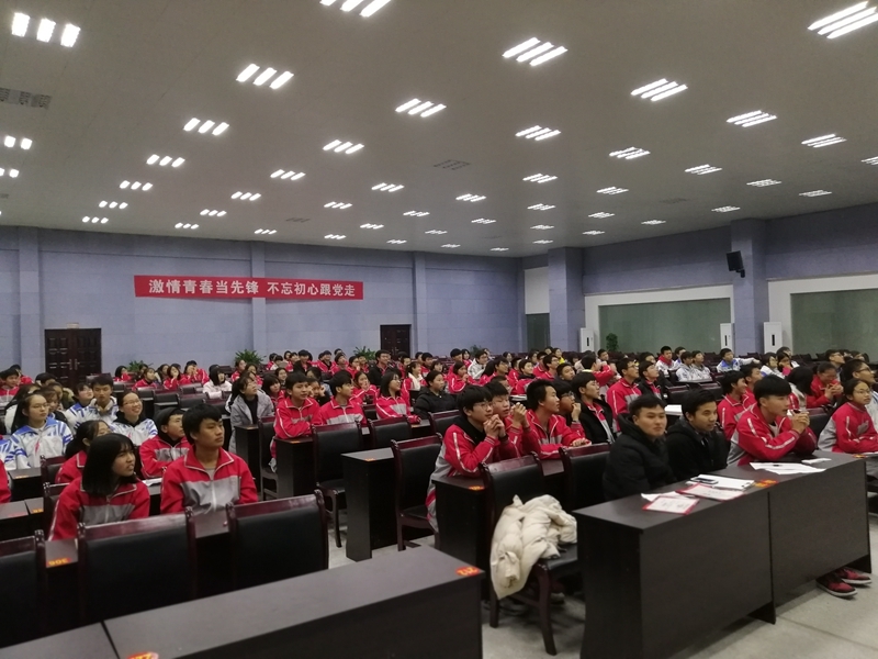 认真聆听的高三 认真聆听的高三