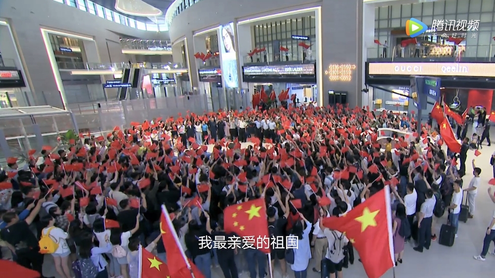 歌唱《我和我的祖国》