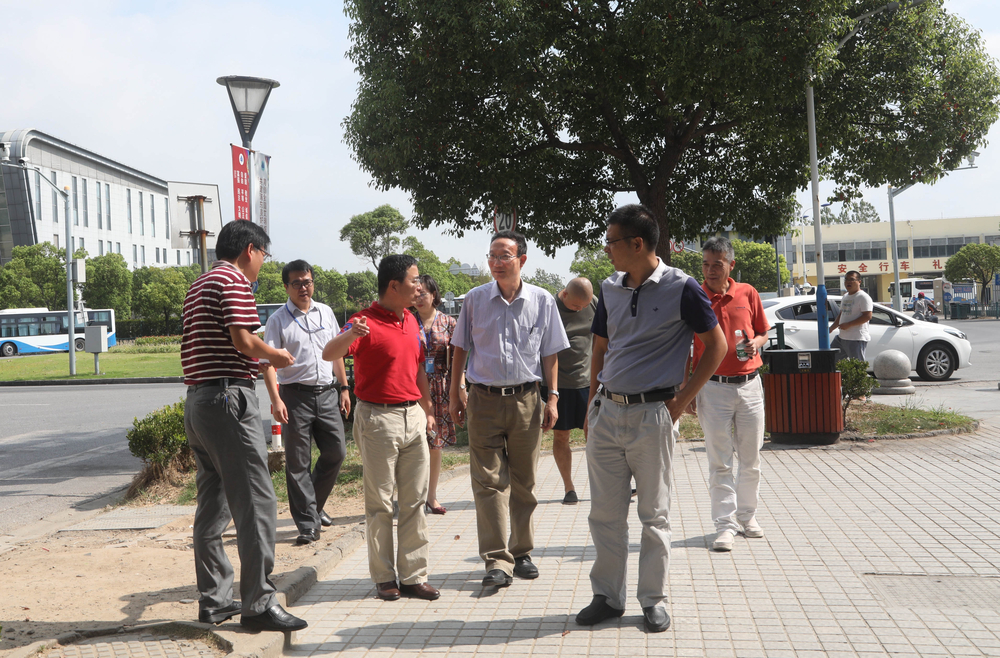 黄有方校长检查文明城区复评工作