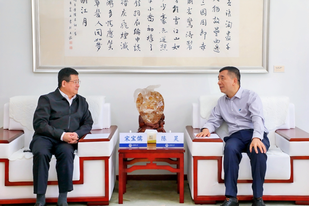 20250410085622809200.jpg 校党委书记宋宝儒会见陈昊董事长一行