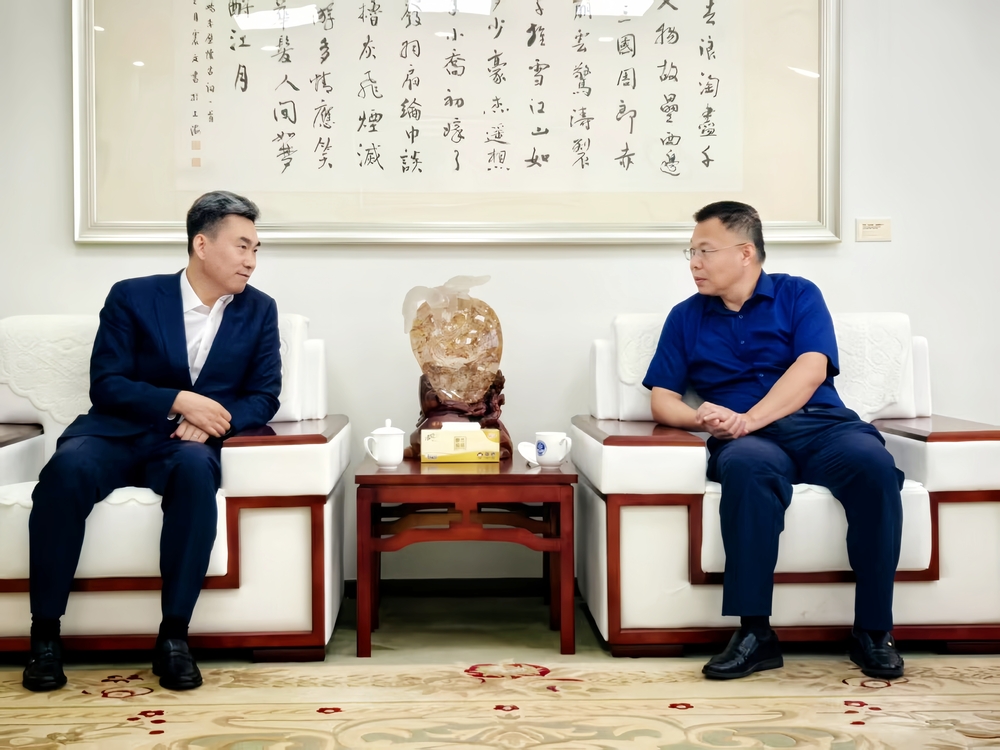 初北平校长与唐勇副主席进行座谈
