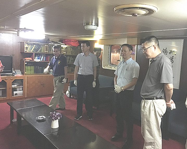 金永兴书记一行实地查看船况、船貌