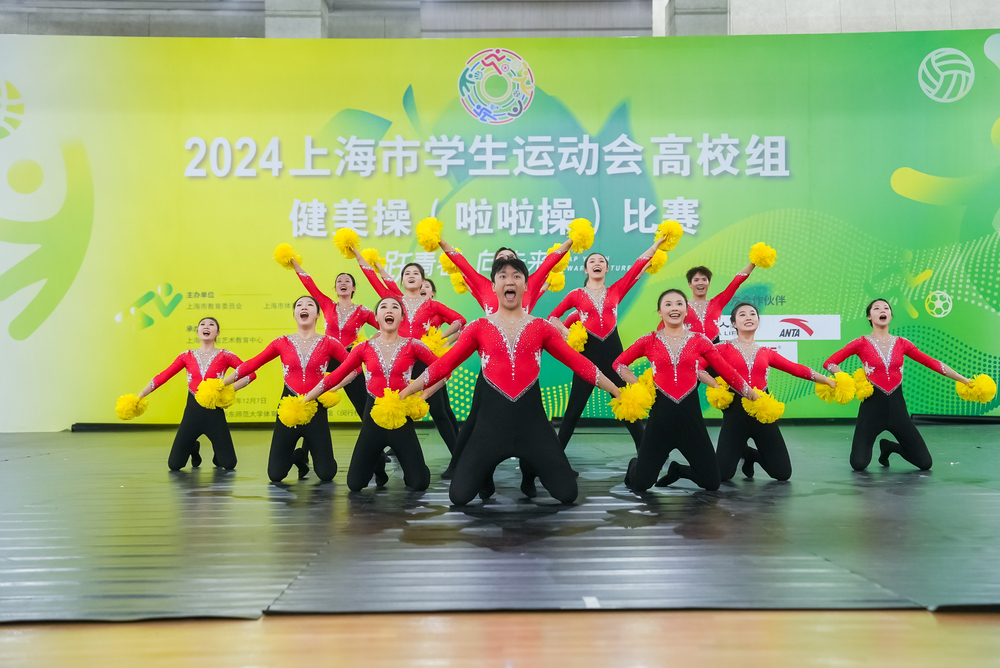 20241209131746772600.jpg 集体花球啦啦操第一名