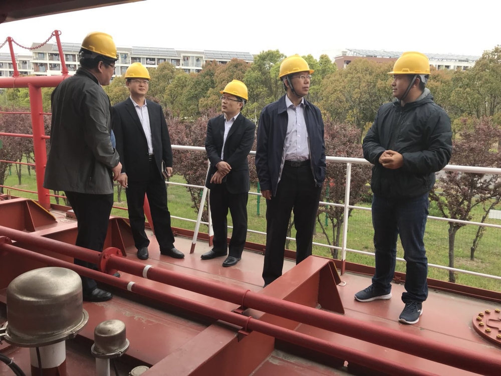 参观“吴淞”号