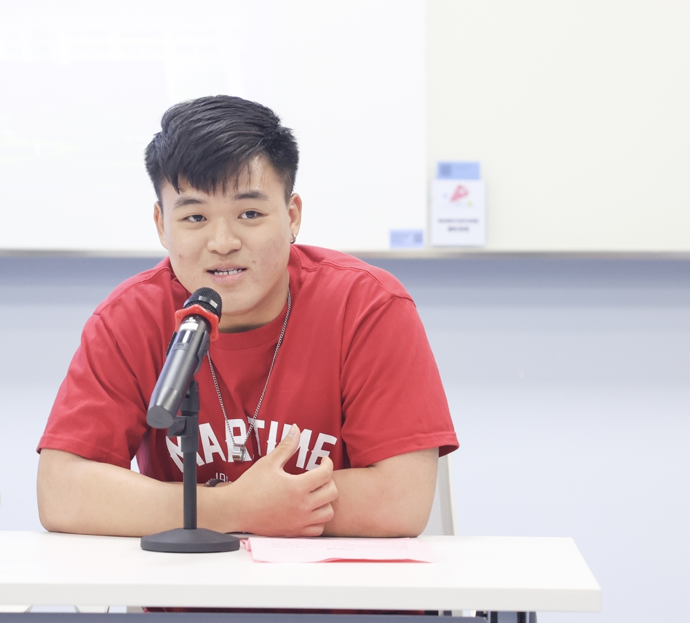 新加坡南洋理工大学吕靖（Loi Jing）代表交换生新生发言