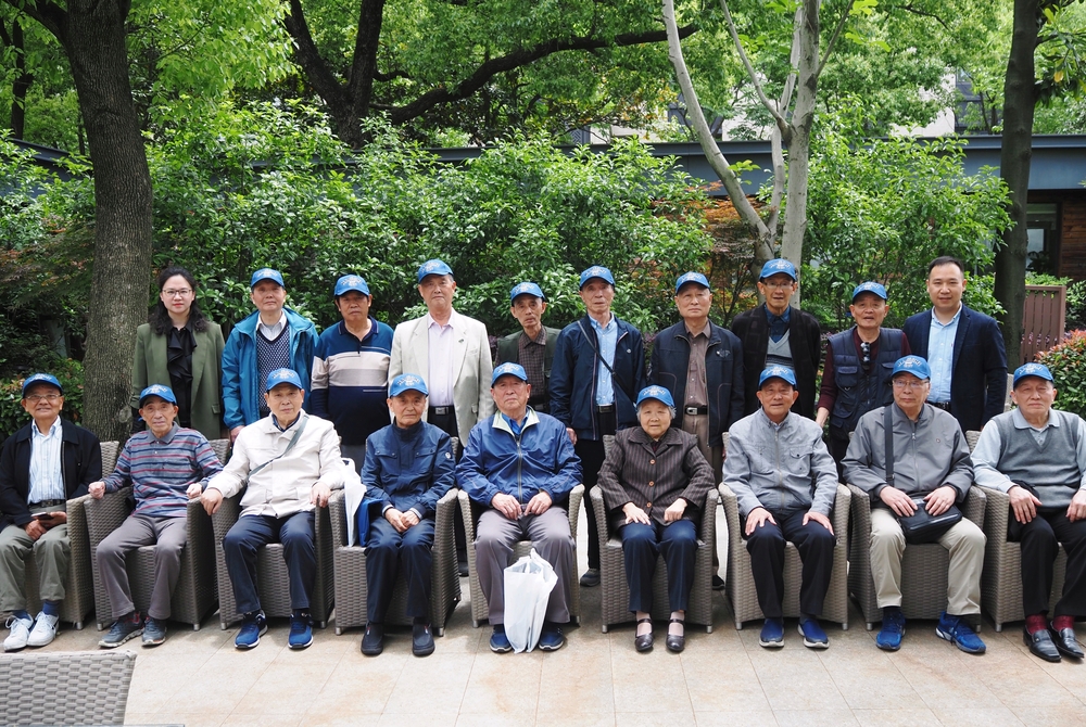 20230512132508027700.jpg 合影