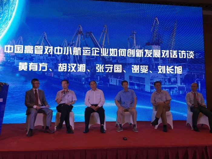 黄有方校长(左二)出席访谈会 黄有方校长(左二)出席访谈会