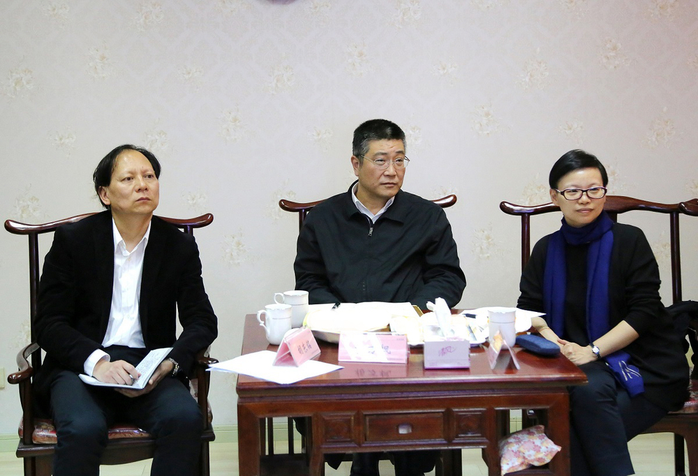 杨万枫副校长对教代表提出的问题作出回应