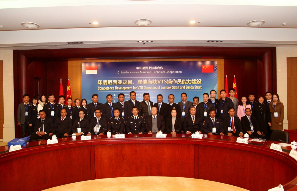 印尼学员与中方工作人员合影