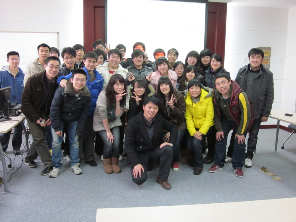 与物流08班学生及台湾交换生合影 与物流08班学生及台湾交换生合影