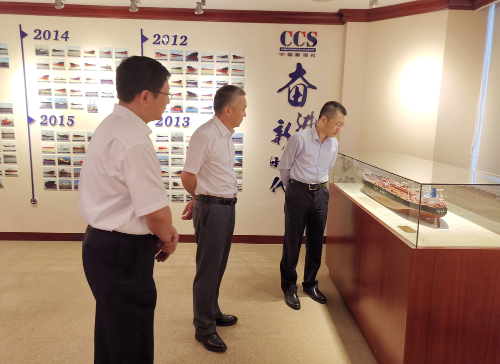 参观展示馆
