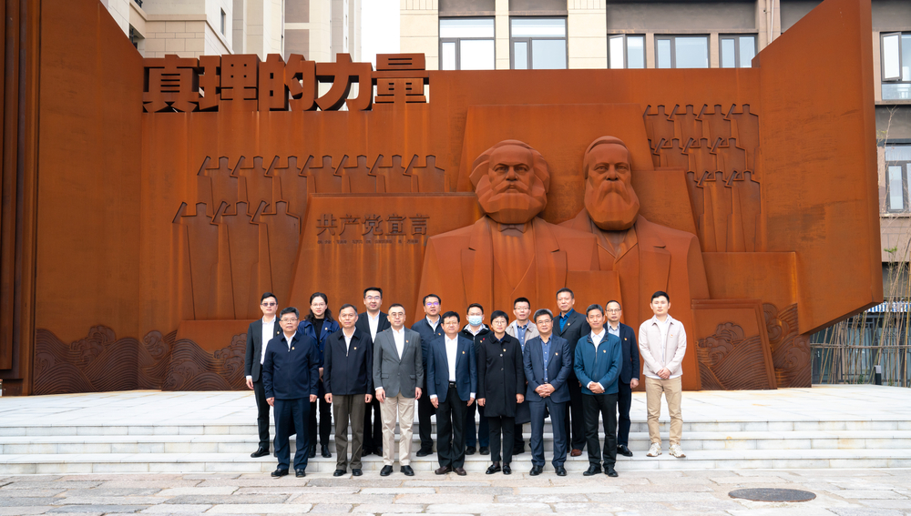 参观红景新区马克思主义体验馆合影