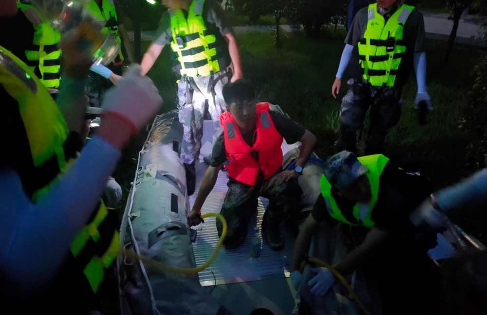 20210812085602999000.jpg 陈慧斌在抢险救援现场