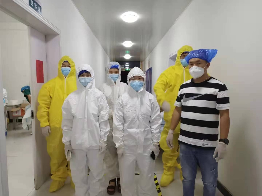 20210812085603694500.jpg 王雪颖参与全员核酸检测工作