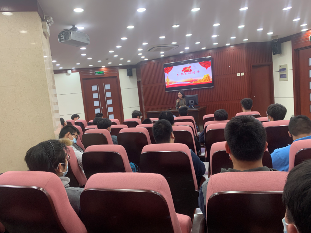 港湾校区党委举办“纪念红军长征胜利85周年”主题微党课活动