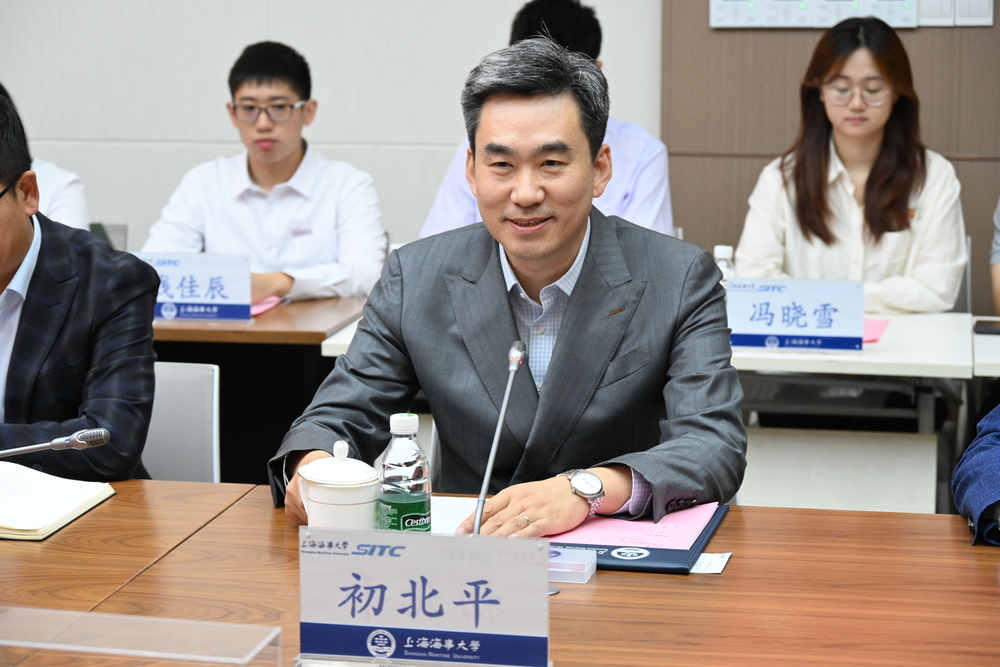 校党委副书记、校长初北平致辞