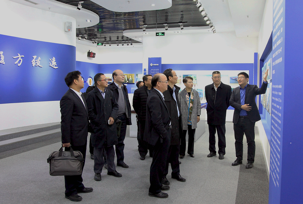 参观中国交建企业展厅