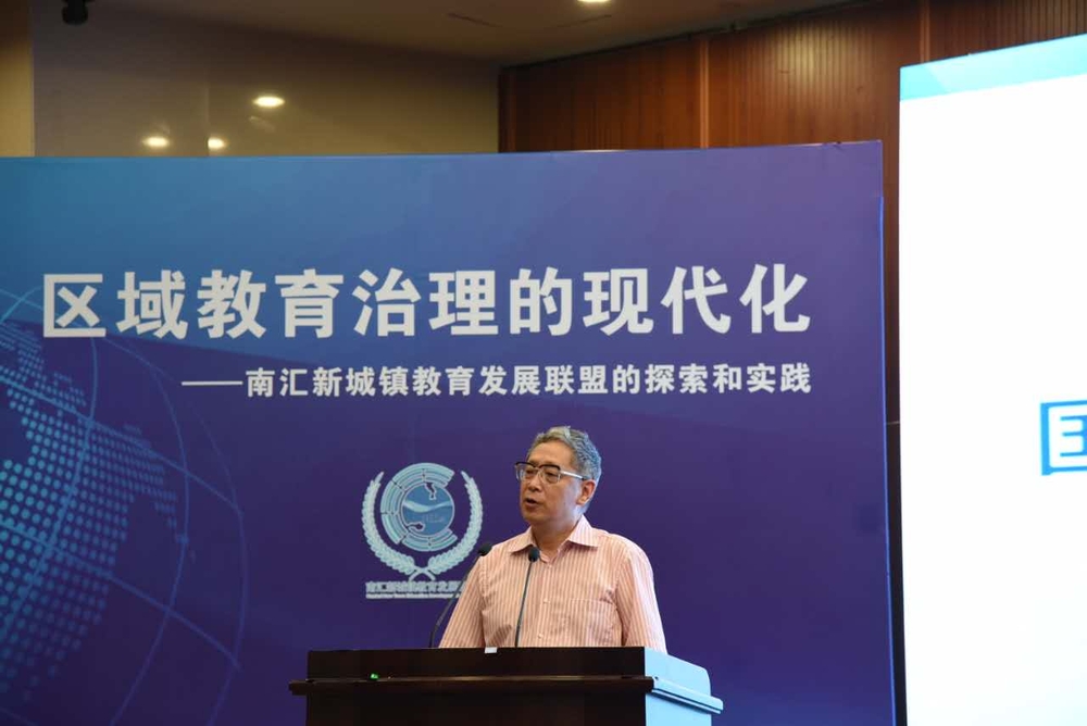 国家督学、上海市教育学会会长尹后庆在仪式上讲话