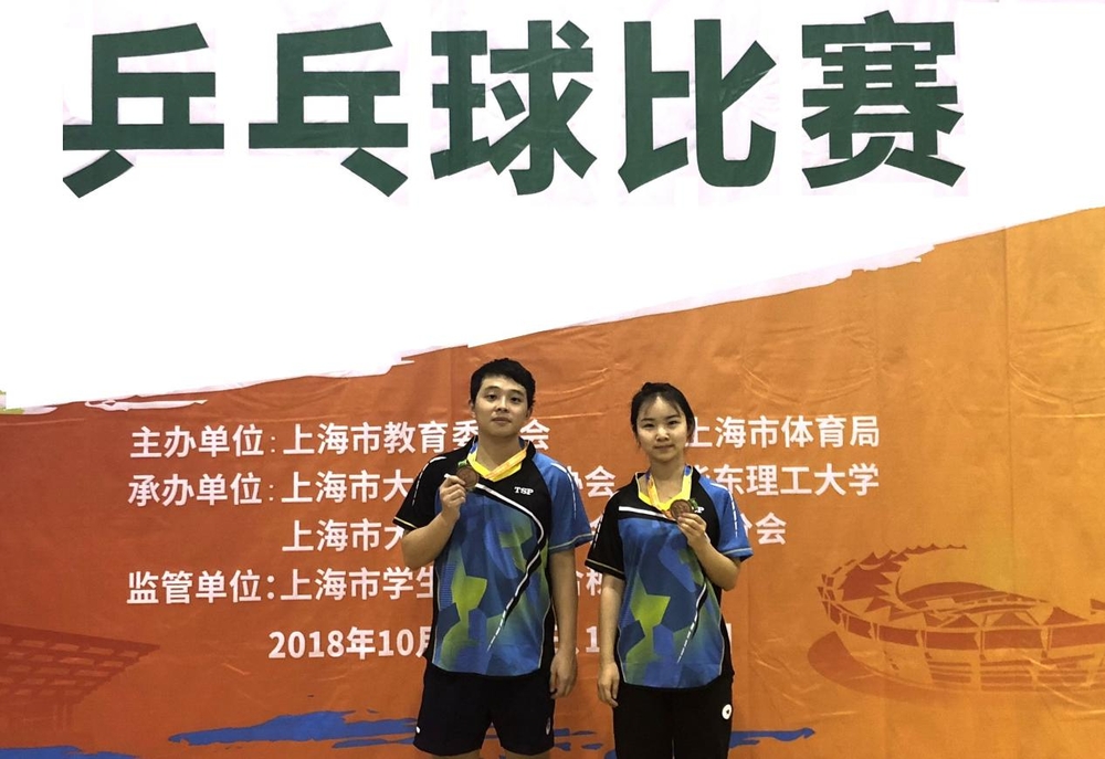 混双季军：梁振宇（左）和李佳宁（右）