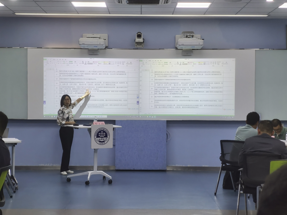20230711075412750600.jpg 授课现场