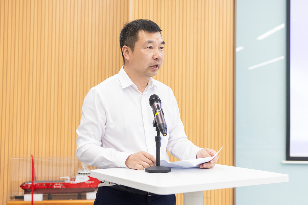党委副书记、副校长李志鹏致辞