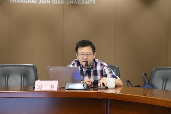 上海市互联网新闻研究中心主任冯卫讲授“新媒体时代下的舆论引导和应对”