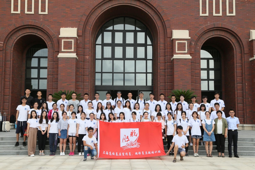 启航培训班完成理论培训合影留念