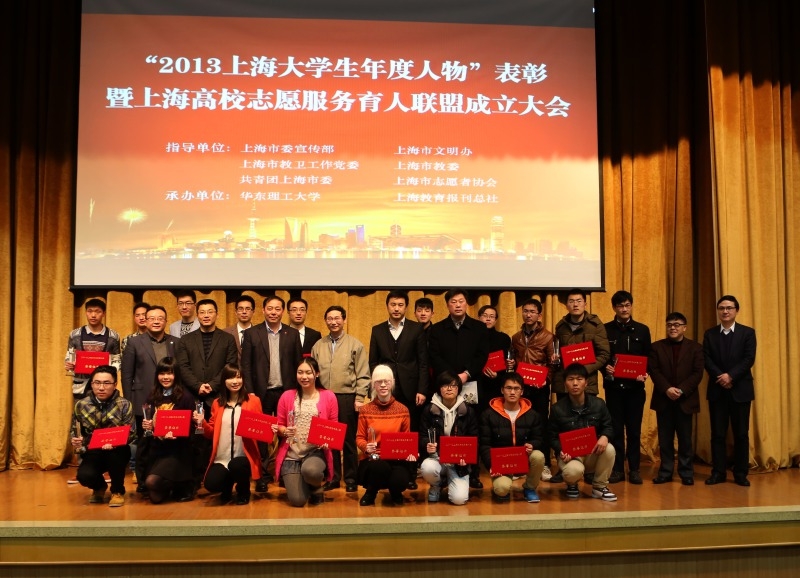 后排右四为唐树源同学